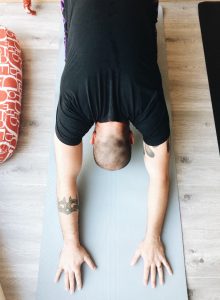 view-from-above-tattooed-man-doing-yoga-on-the-yog-2022-11-15-02-17-16-utc